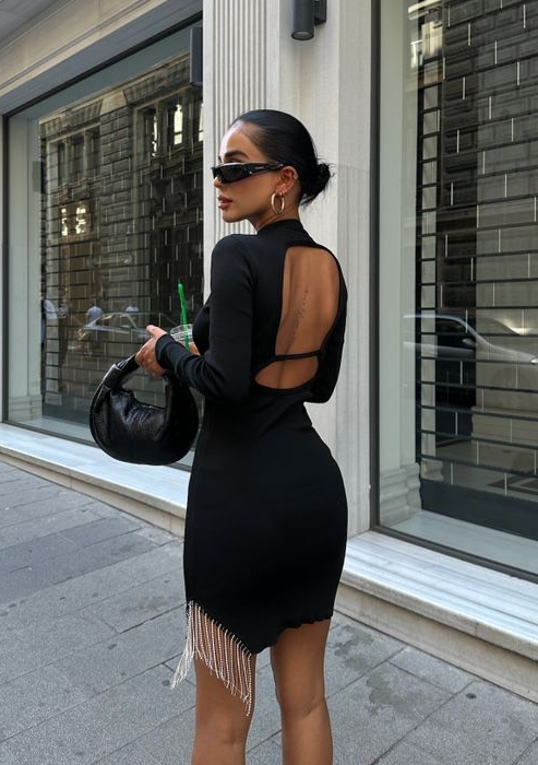 Zwarte jurk met open rug Zwarte jurk met open rug