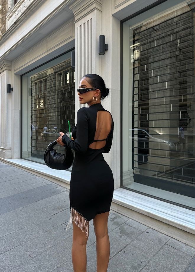 Zwarte jurk stijlvolle – perfect voor een feestje Zwarte jurk stijlvolle – perfect voor een feestje